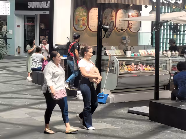 Generó incertidumbre a clientes de varios negocios que nadie les explicara cómo y a dónde dirigirse en la emergencia del pasado lunes