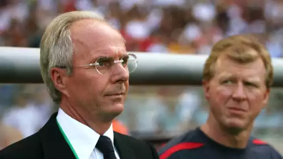 El entrenador Sven-Göran Eriksson tiene el tiempo contrareloj