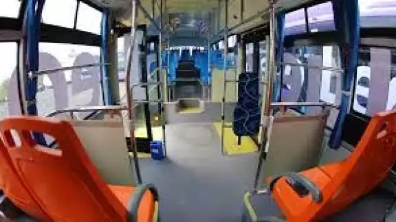 Un chofer y una mujer protagonizaron una pelea en un autobús en Nuevo León Un chofer y una mujer protagonizaron una pelea en un autobús en Nuevo León