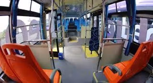 Un chofer y una mujer protagonizaron una pelea en un autobús en Nuevo León