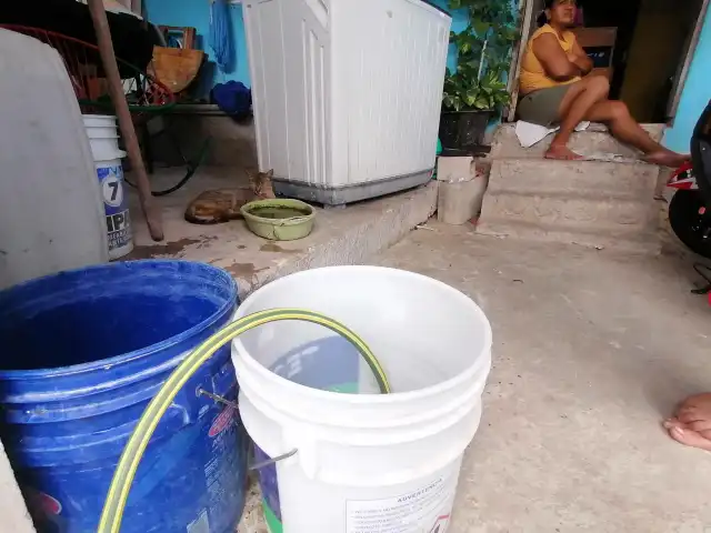 Vecinos de nueve Regiones y tres fraccionamientos, entre ellos Prado Norte, necesitaron comprar garrafones, debido a que las pipas casi no pasan