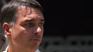Partido de Flávio Bolsonaro reconoce reelección del presidente Lula en Brasil