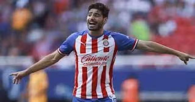 El defensa abrió un perfil en el sitio Famosos.com, donde personalidades mandar un comentario en video a quienes se interesen.