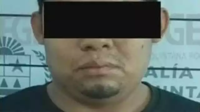 El detenido habría usado un arma de fuego para amenazar a la víctima y cometer el delito