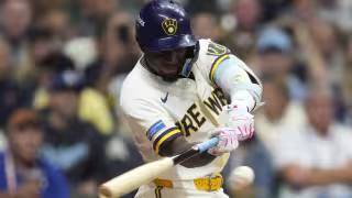 Cerveceros vencen a los Dodgers en el inicio de la Serie de Campeonato en la Liga Nacional