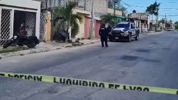Balean a plena luz de la tarde a joven de aproximadamente 25 años en la Región 233 de Cancún Balean a plena luz de la tarde a joven de aproximadamente 25 años en la Región 233 de Cancún