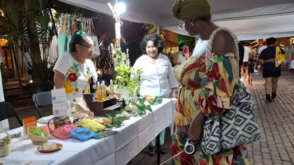 Los yucatecos tuvieron a su disposición numerosos puestos de venta de productos