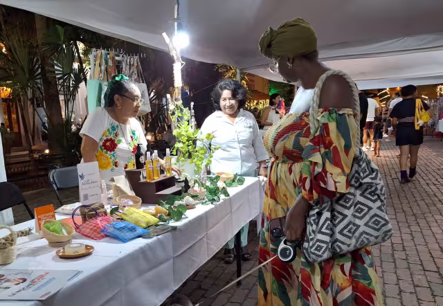 Los yucatecos tuvieron a su disposición numerosos puestos de venta de productos