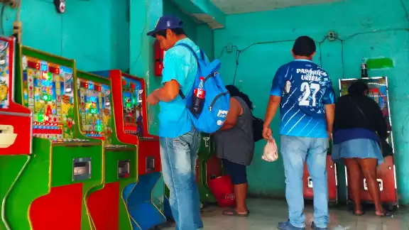 La proliferación de casas de apuestas en línea y métodos clandestinos, principales formas de enganche
