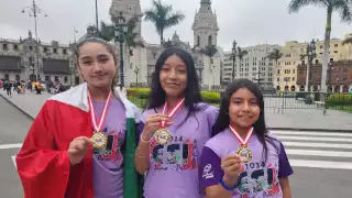 Estudiantes de Yucatán ganan medalla de oro por presentar un proyecto sobre el Calendario Maya en Perú 