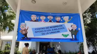  Jubilados de la Universidad de Carmen piden víveres a la ciudadanía