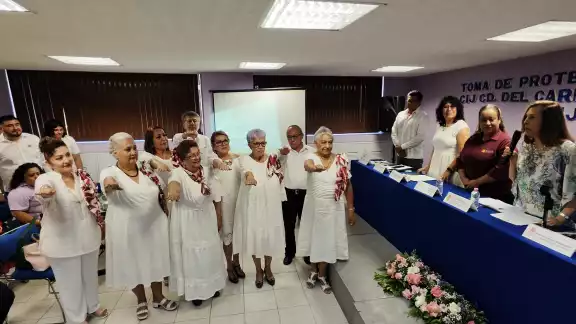 Oresbia Abreu Peralta asumió la presidencia del Patronato del Centro de Integración Juvenil (CIJ) en Carmen, con el compromiso de prevenir adicciones y problemas mentales.