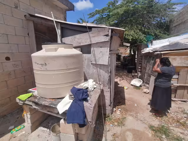 La escasez de agua potable es un problema grave en esta zona.