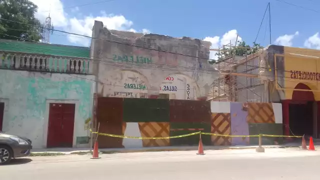 Demuelen histórico edificio del Sindicato del Chicle en Peto para construir centro comercial