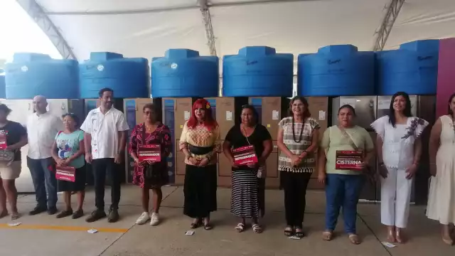 El municipio de Carmen inició la entrega de refrigeradores y cisternas del programa Hogares para el Bienestar