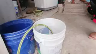 “Debemos de pagar por pipas": Vecinos de la Región 227 de Cancún cumplen más de 10 días sin agua potable