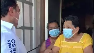 Julián Zacarías visita a vecinos de puerto Progreso
