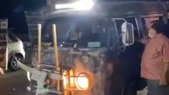 Camioneta con cuernos de toro de Félix Salgado