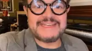 Tras 26 años de no hacer una aparición pública, Seleña Quintanilla aún llama la atención desde una foto junto a Aleks Syntek