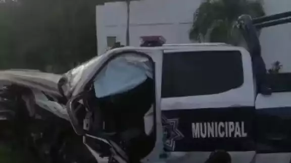 Un accidente entre una patrulla y un auto se registró este día en el que un policía terminó perdiendo la vida Un accidente entre una patrulla y un auto se registró este día en el que un policía terminó perdiendo la vida