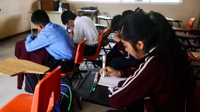 "La escuela mejor será necesariamente construida de abajo hacia arriba, desde el aula y el centro escolar".