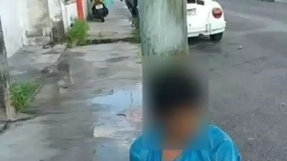 Los elementos de la policía tardaron en llegar, por lo que los vecinos decidieron "darle una lección" Los elementos de la policía tardaron en llegar, por lo que los vecinos decidieron "darle una lección"
