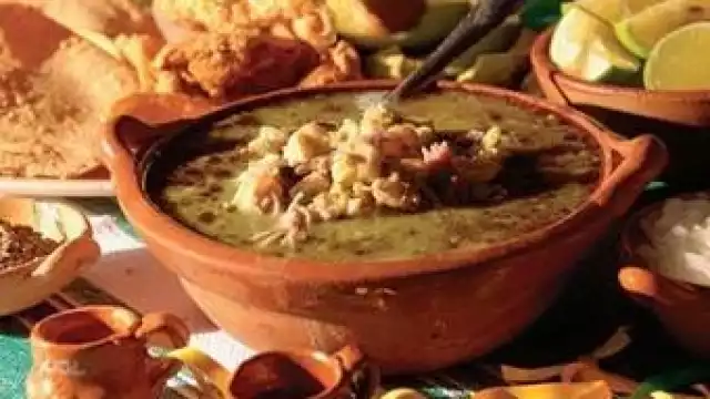 El pozole incluye los tres elementos del Plato del Buen Comer, pero hay que servirse poco y no repetir, dicen expertos
