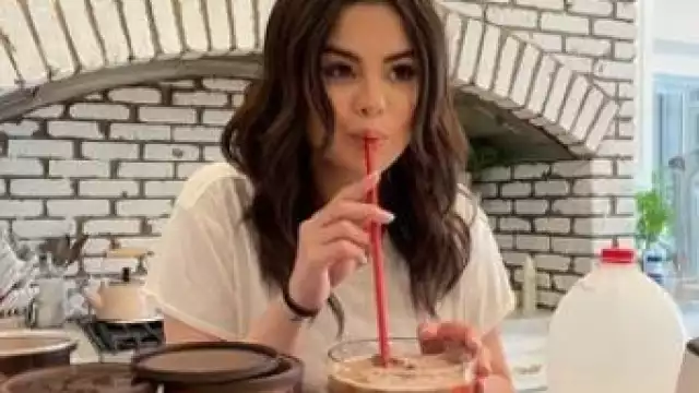 Selena Gómez inició su carrera como actriz desde los 7 años, luego se convirtió en cantante, diseñadora y actriz de películas