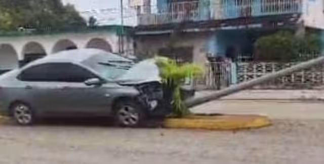 El operador del coche, se pudo indagar,  no sufrió lesiones graves