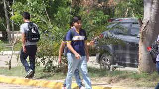 UADY pone bajo revisión el uso del celular en sus preparatorias en Yucatán y alista posibles restricciones