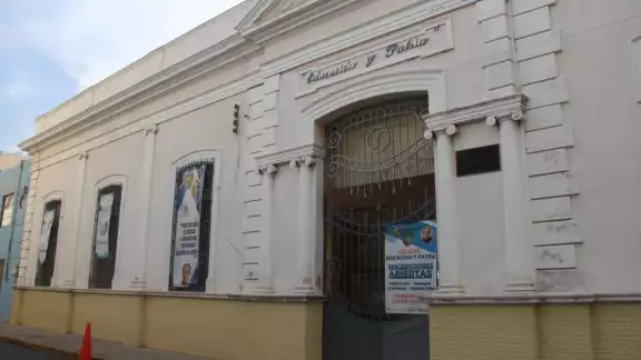 El pasado ciclo escolar cerraron 20 en la entidad; demandan equidad en becas para alumnos El pasado ciclo escolar cerraron 20 en la entidad; demandan equidad en becas para alumnos
