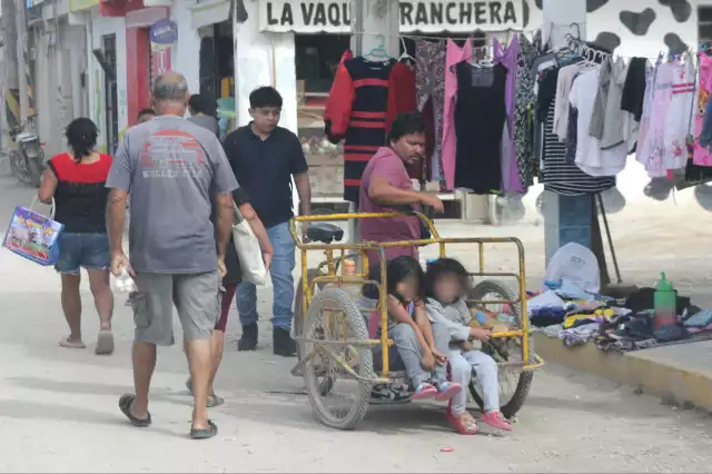 Sin cobijas ni apoyo, colonias irregulares de Cancún resisten bajas temperaturas