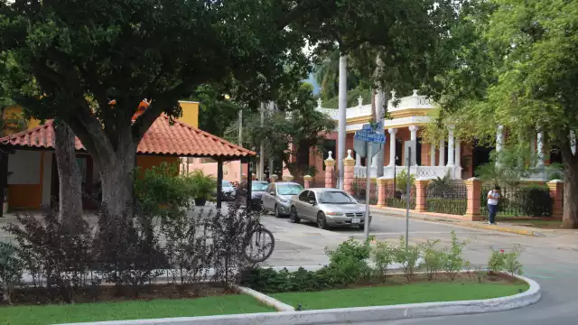 Muchos negocios se ven afectados por falta de estacionamiento.