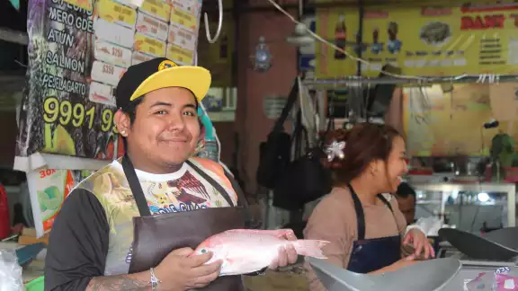 Locatarios del Lucas de Gálvez reportan una baja del 40% en el comercio de productos del mar