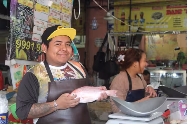 Locatarios del Lucas de Gálvez reportan una baja del 40% en el comercio de productos del mar