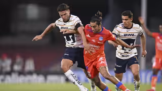 Pumas gana de último minuto