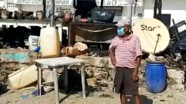 La casita de cartón cuenta con los servicios básicos para poder sobrevivir