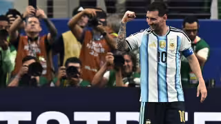 ¡De leyenda! Messi agranda récord goleador en Mundiales y clasifica a Argentina
