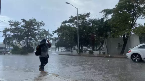En caso de lluvias, se recomienda salir con precaución y protegidos