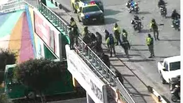 Un hombre intenta quitarse la vida al lanzarse desde el puente Salvador Nava en San Luis Potosí