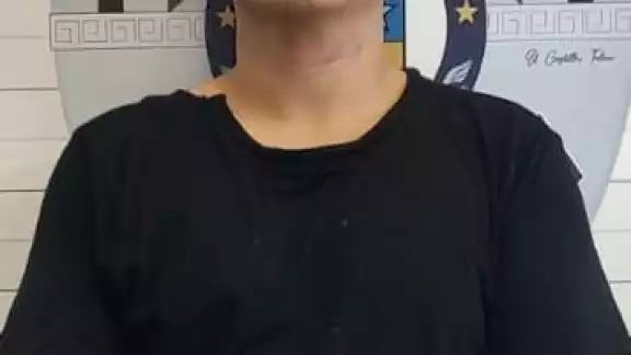 Fue la propietaria de un departamento de la zona, quien informó que su expareja se presentó en su casa alterado y portando un arma de fuego