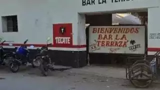Mujer presenta crisis nerviosa en un bar y pide apoyo de la policía en José María Morelos