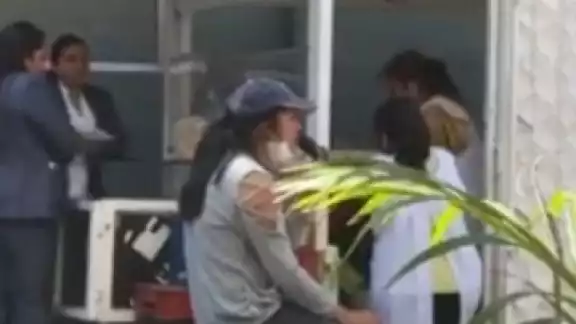 La joven fue captada cantando "La llorona" con una voz que casi emula a la mismísima Chabela Vargas La joven fue captada cantando "La llorona" con una voz que casi emula a la mismísima Chabela Vargas