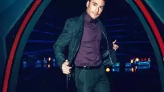 Carlos Rivera mantiene su figura con diversas rutinas de ejercicio. Foto: Instagram @_carlosrivera