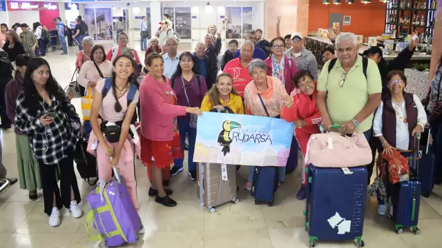 Llegan más de 50 turistas capitalinos para disfrutar los atractivos del estado y subirse al Tren Maya