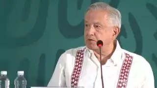 El mandatario federal inició su recorrido aéreo en Izamal, lugar donde inicia el Tramo 4 del Tren Maya, que llega a Cancún