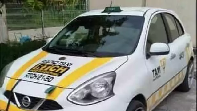 Abandonan taxi con tres personas sin vida en Chetumal