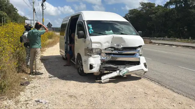 van Toyota Hiace señalada como presunta responsable del accidente se dio a la fuga tras el impacto