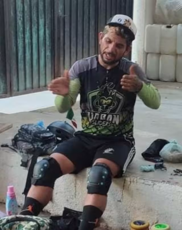 El mugroso patinador lucha por cumplir la meta de llegar a Argentina