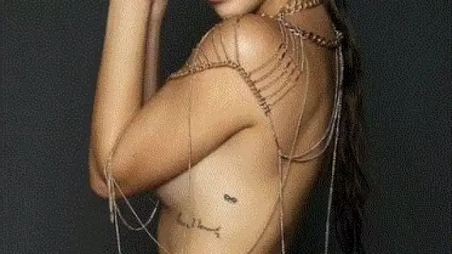 Aunque no revelo si es cabello normal, o peluca pero ella presumió que es parte de su nuevo look de este 2021